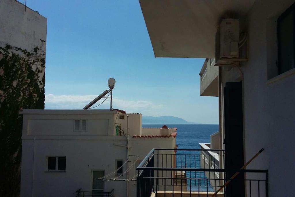 Seaside Family Apartment Loutraki Buitenkant foto